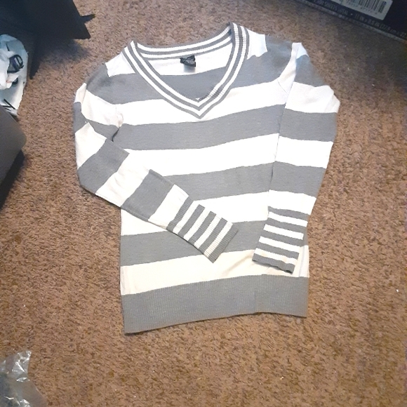 Rue21 top long sleeve size Large - Picture 5 of 5